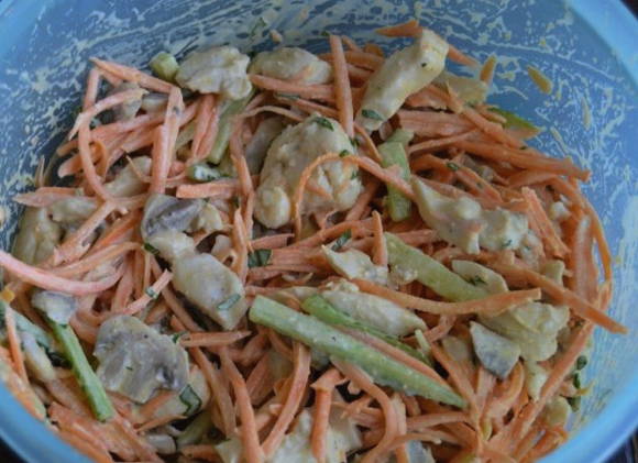 Салат «Оргазм» с корейской морковью, курицей и грибами