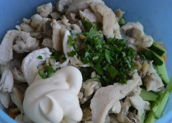 Салат «Оргазм» с корейской морковью, курицей и грибами