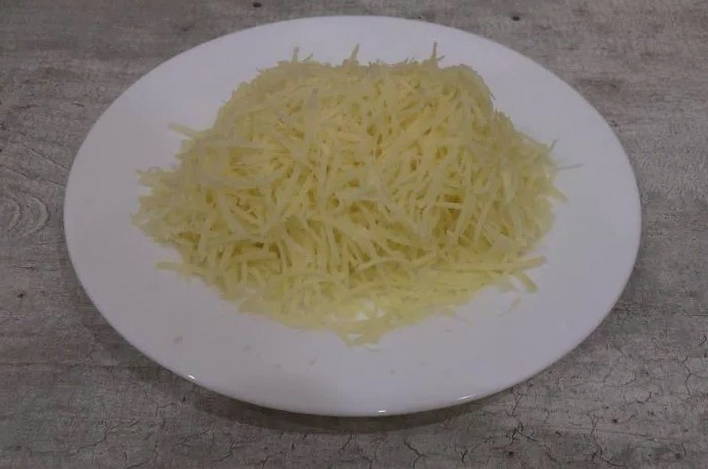 Салат «Нежность» с крабовыми палочками и сыром