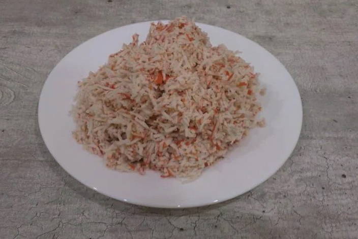Салат «Нежность» с крабовыми палочками и сыром