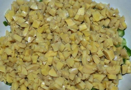 Салат «Нежность» с курицей и грибами
