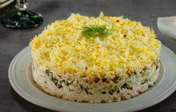 Салат «Неженка» с курицей и черносливом