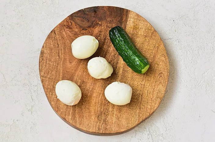 Салат «Неженка» с курицей и черносливом