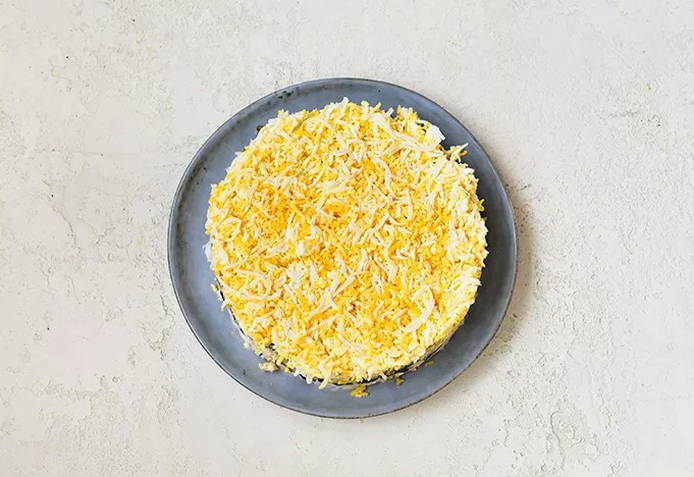 Салат «Неженка» с курицей и черносливом