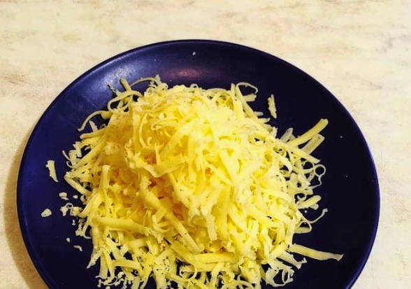 Тортилья с куриным фаршем на сковороде