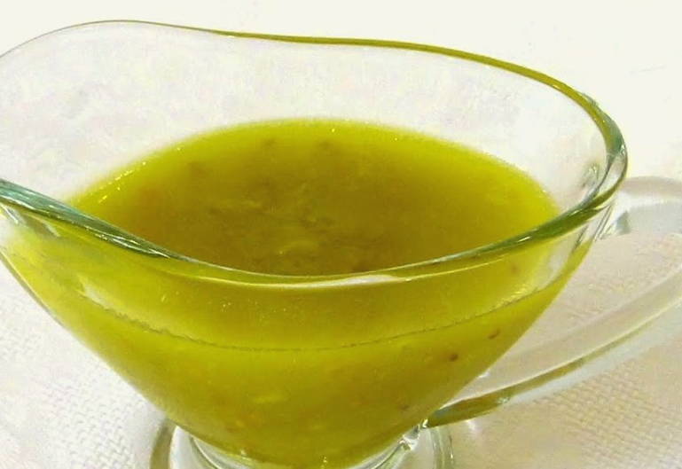 Салат с гребешками, рукколой и авокадо