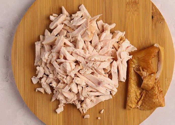 Салат «Парус» с корейской морковкой и копченой грудкой Салат «Парус» с корейской морковкой и копченой грудкой