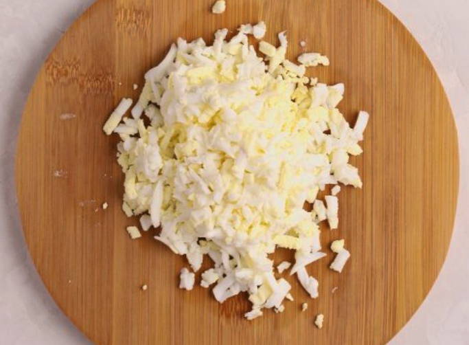 Салат «Парус» с корейской морковкой и копченой грудкой Салат «Парус» с корейской морковкой и копченой грудкой