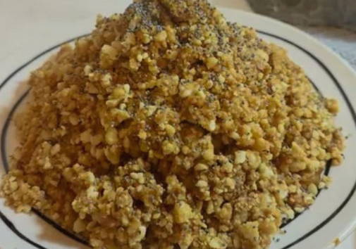 Торт с вареной сгущенкой и орехами