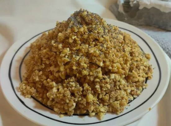 Торт с вареной сгущенкой и орехами