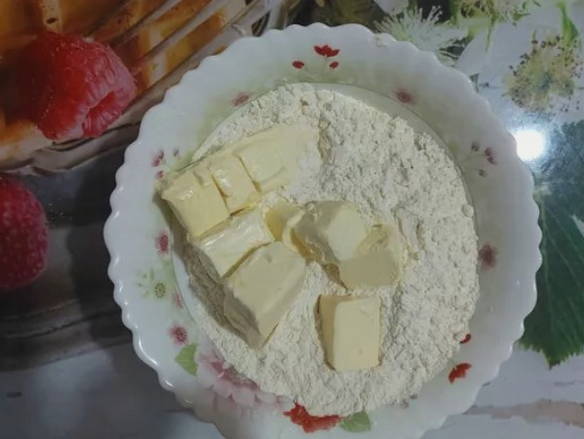 Торт с вареной сгущенкой и орехами