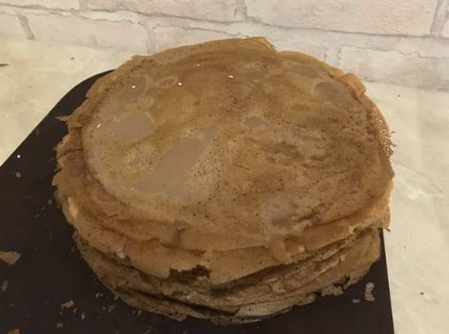Шоколадный блинный торт с творожным кремом