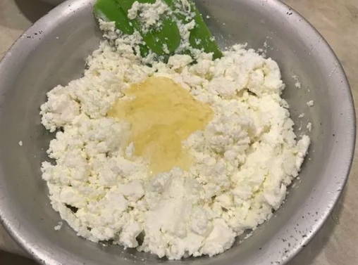 Шоколадный блинный торт с творожным кремом