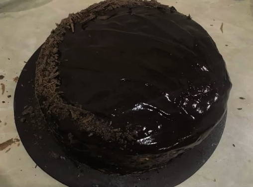 Шоколадный блинный торт с творожным кремом
