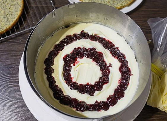 Торт с вишней и кремом чиз