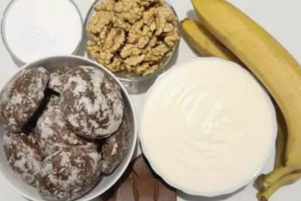 Торт с пряниками и бананами