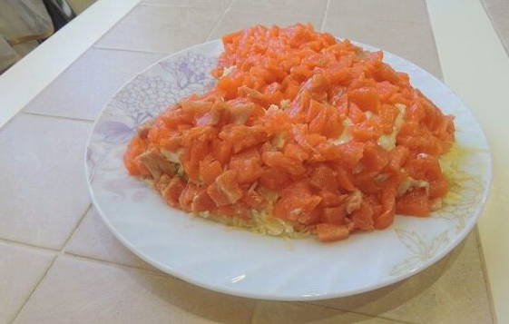 Салат с семгой и огурцом Салат с семгой и огурцом