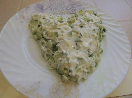 Салат с семгой и огурцом Салат с семгой и огурцом