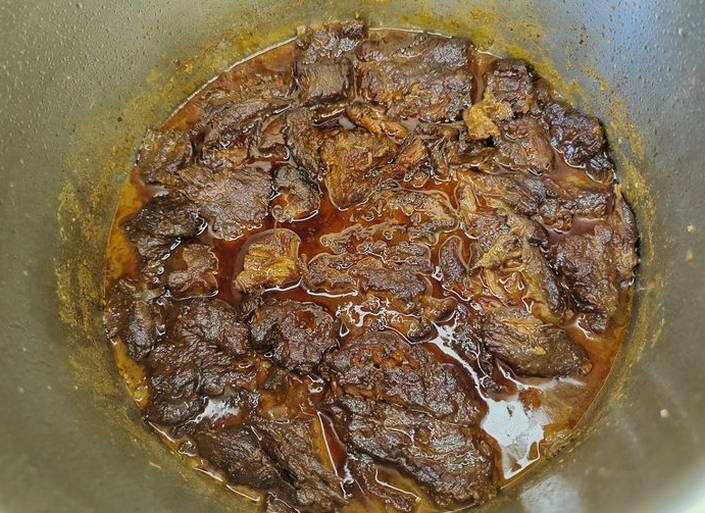 Салат с рваной говядиной