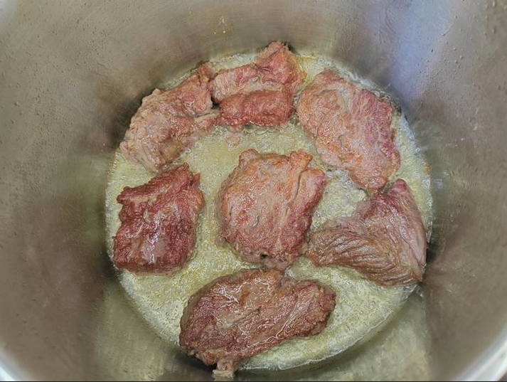 Салат с рваной говядиной