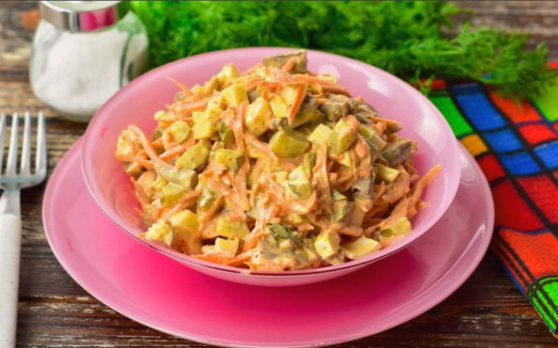 Салат с сердцем и корейской морковью