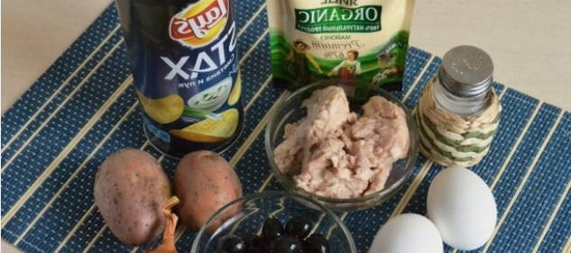 Салат «Подсолнух» с печенью трески и чипсами Салат «Подсолнух» с печенью трески и чипсами