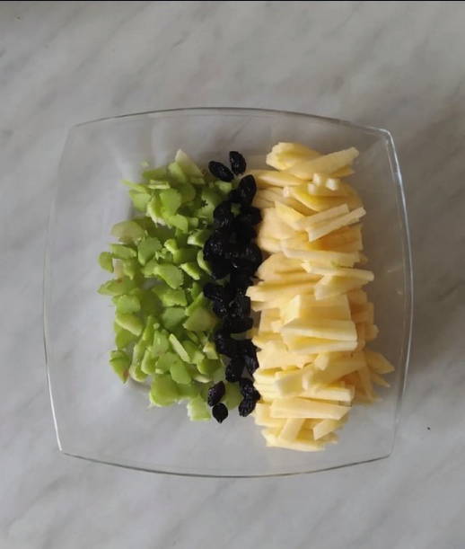 Салат с ревенем и яблоком