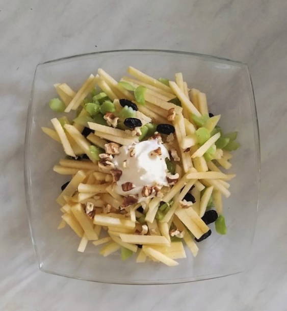 Салат с ревенем и яблоком