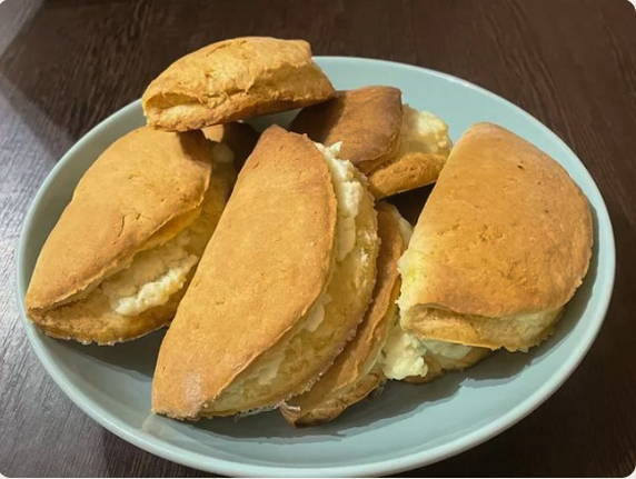 Классические сочники с творогом и сметаной в духовке
