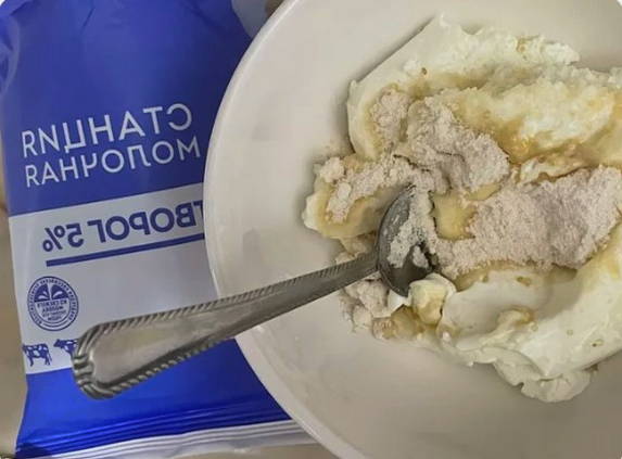 Классические сочники с творогом и сметаной в духовке