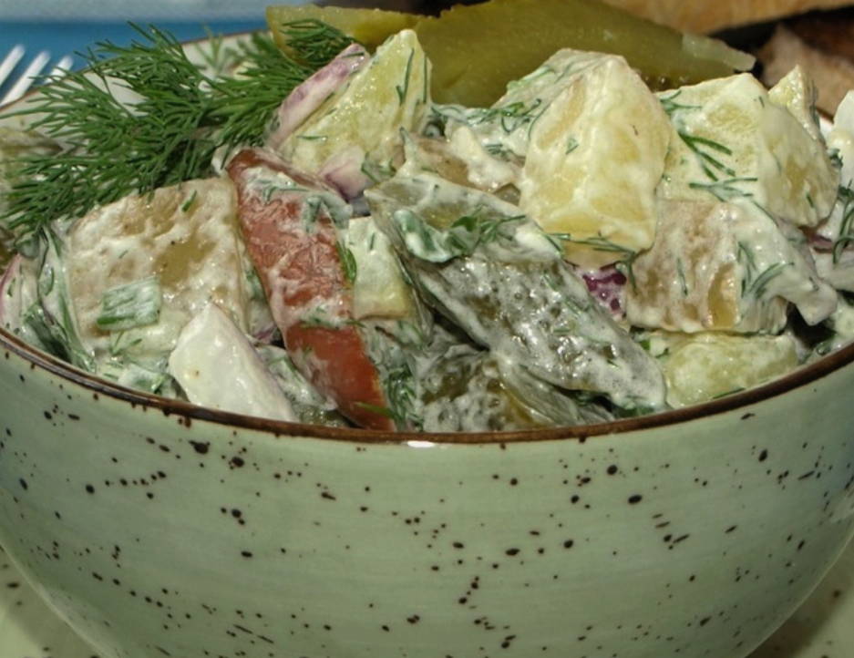 Салат с охотничьими колбасками