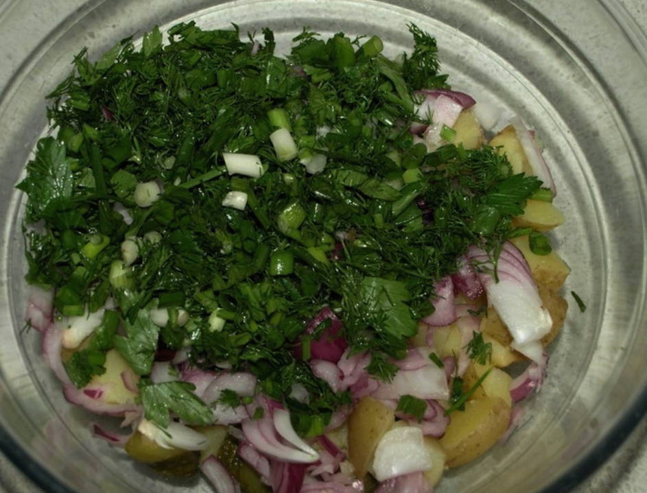 Салат с охотничьими колбасками