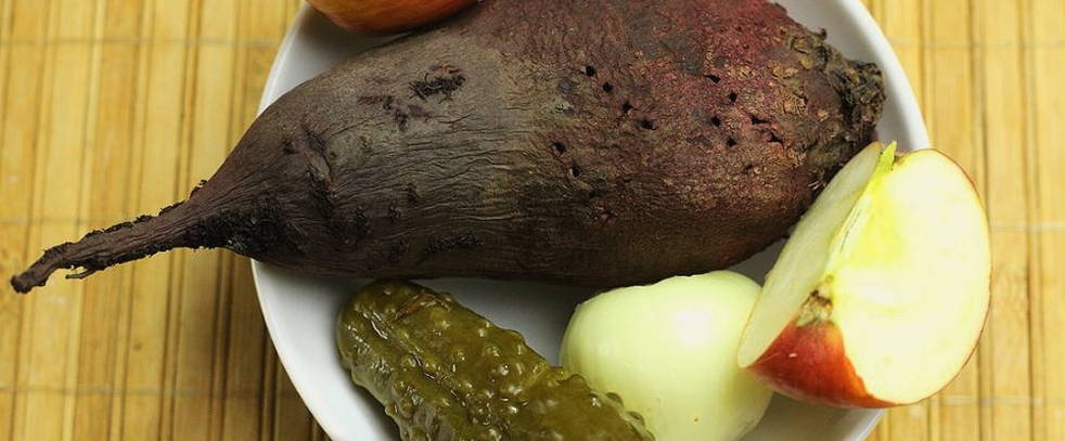 Салат с нутом и свеклой