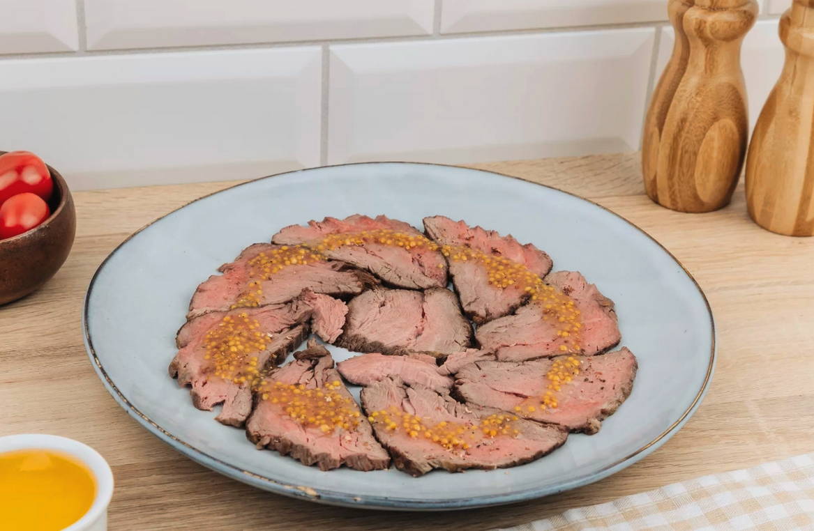 Салат с ростбифом и овощами
