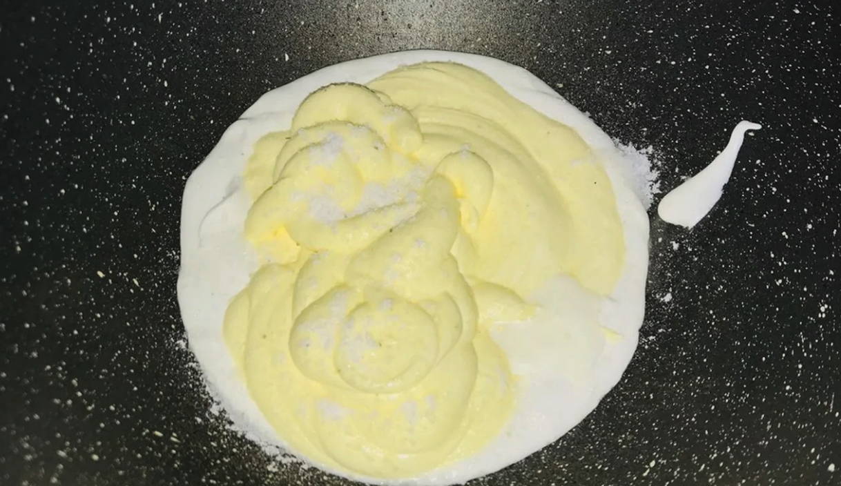 Креветки в сметане на сковороде