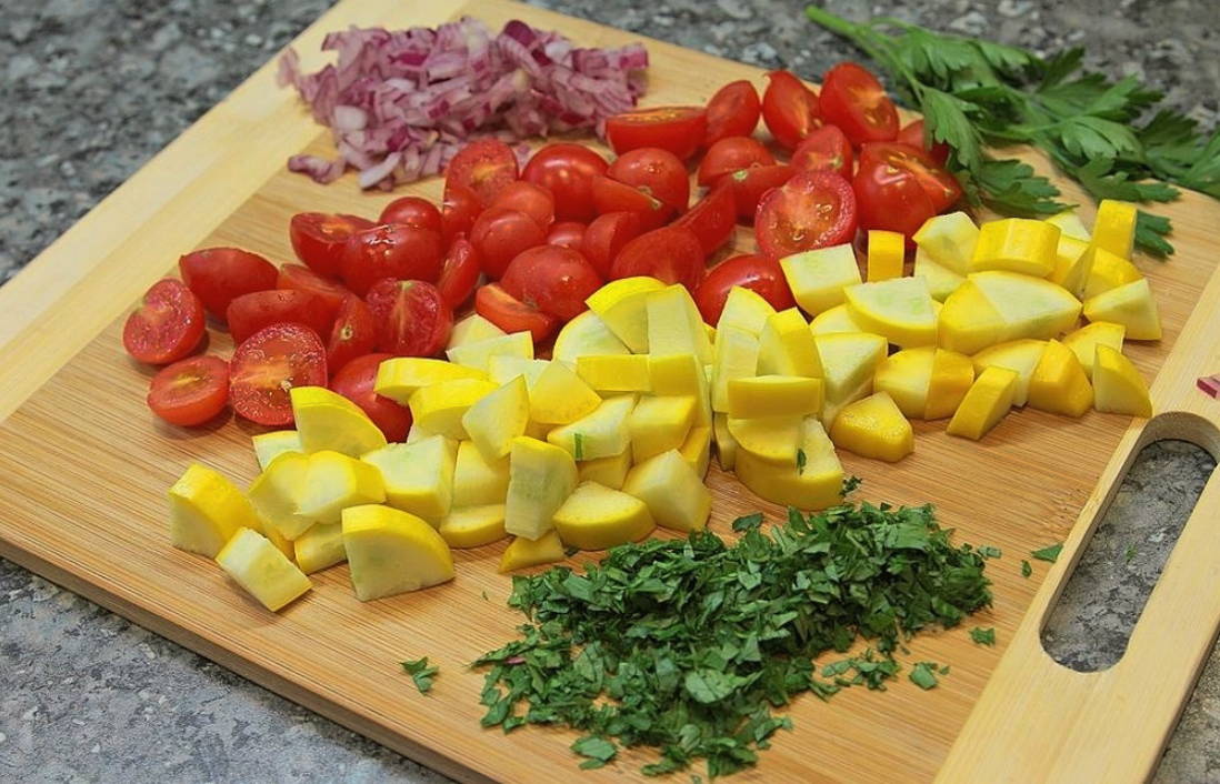 Салат с киноа и овощами