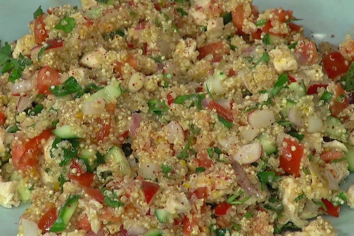 Салат с киноа и курицей