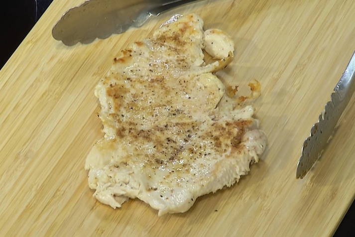 Салат с киноа и курицей