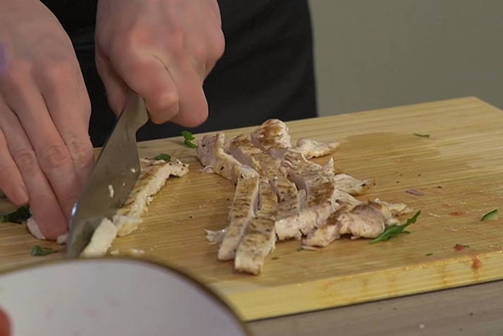Салат с киноа и курицей
