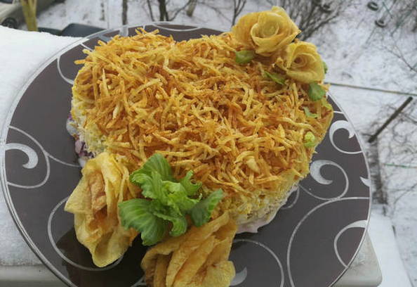 Салат с картошкой фри мелкой соломкой