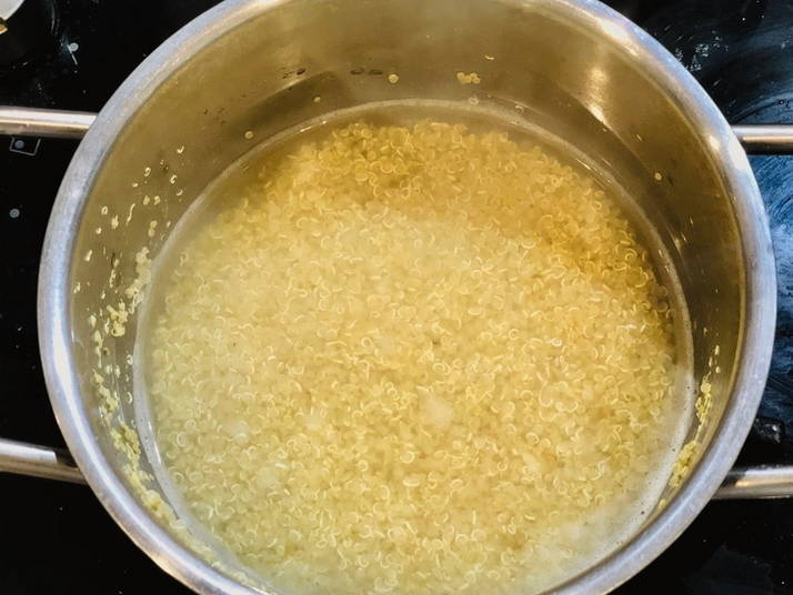 Салат с индейкой и рукколой