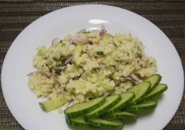 Салат с кускусом и тунцом