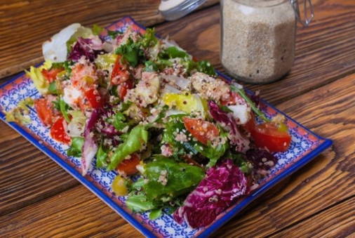 Салат с киноа и тунцом консервированным
