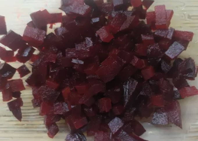 Салат с киноа и свеклой