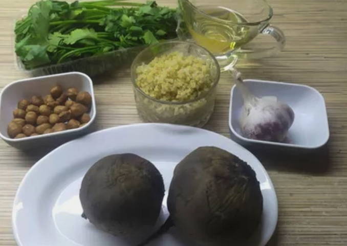 Салат с киноа и свеклой