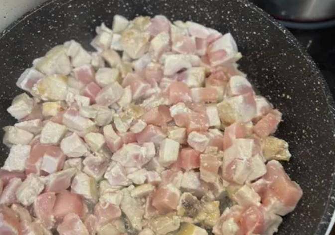 Салат с киноа, авокадо и курицей Салат с киноа, авокадо и курицей
