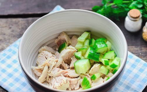 Салат с картошкой фри и корейской морковью