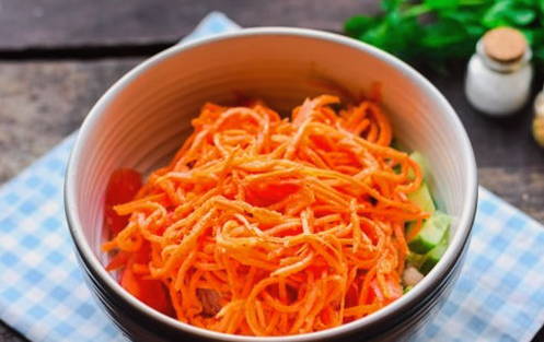 Салат с картошкой фри и корейской морковью