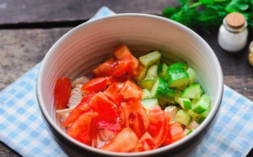 Салат с картошкой фри и корейской морковью