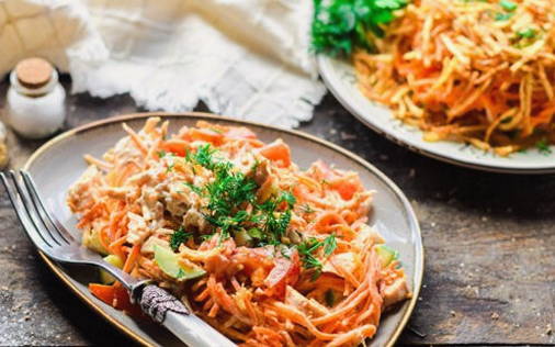 Салат с картошкой фри и корейской морковью